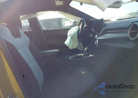 2024 Chevrolet Trax Fwd 1Rs z USA, uszkodzony, nr VIN KL77LGE26RC121939